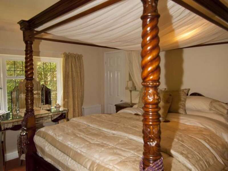 Four Poster Room-double-en-suite